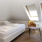 D Boutique With Parking & Fast Access Bed and Breakfast