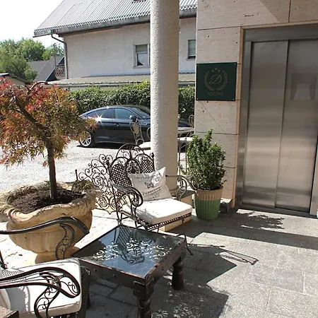 D 住宿加早餐酒店